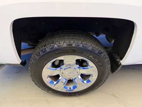 Used 2018 Chevrolet Silverado 1500 LTZ Z71 w/ LTZ Plus Package AWD/4WD image 8