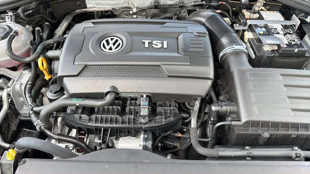 Used 2025 Volkswagen Jetta GLI Autobahn FWD image 28