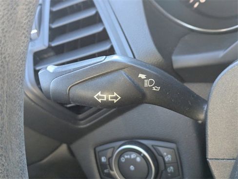 Used 2019 Ford Escape SE image 30