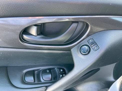 Used 2020 Nissan Rogue S AWD/4WD image 14