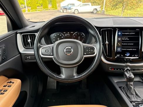 Used 2020 Volvo XC60 T5 Momentum w/ Protection Package AWD/4WD image 9