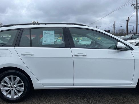 Used 2016 Volkswagen Golf S FWD image 4