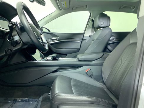 Certified 2022 Audi e-tron Premium Plus w/ Premium Plus Package image 2
