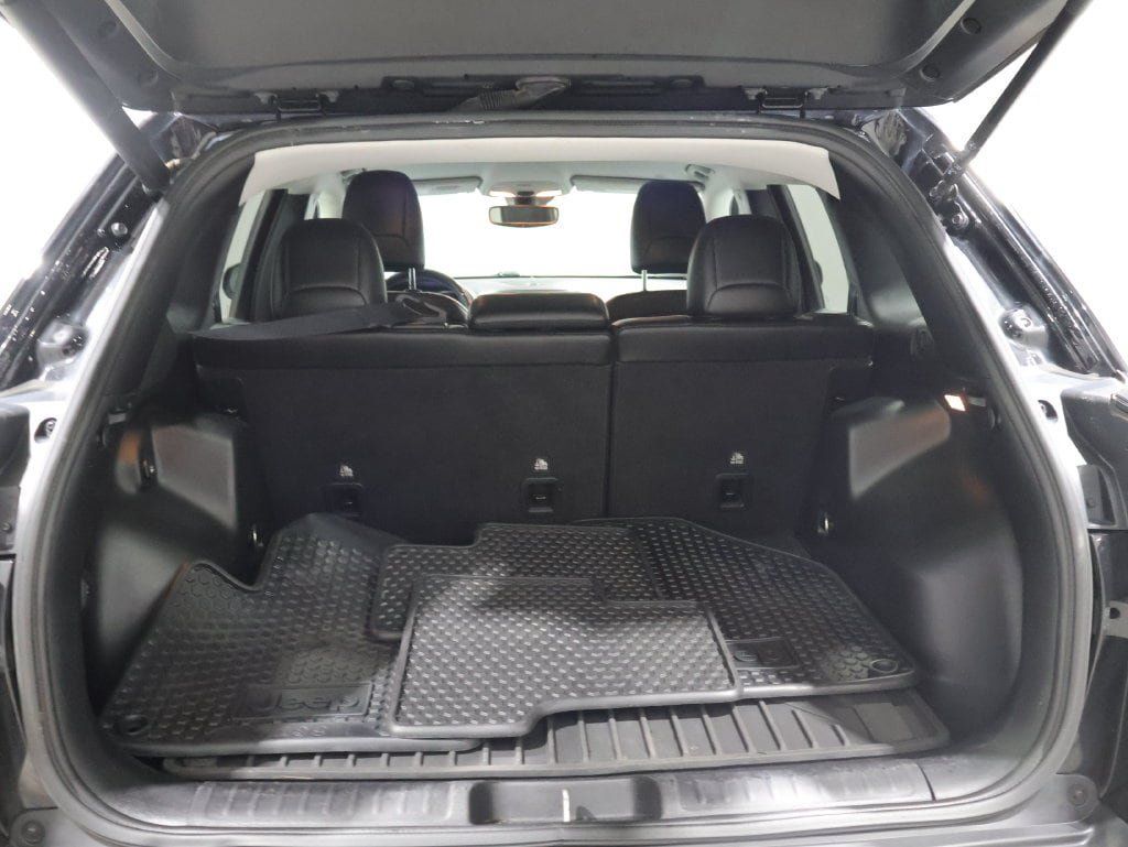 Used 2021 Jeep Cherokee Trailhawk w/ Comfort/Convenience Group AWD/4WD image 4