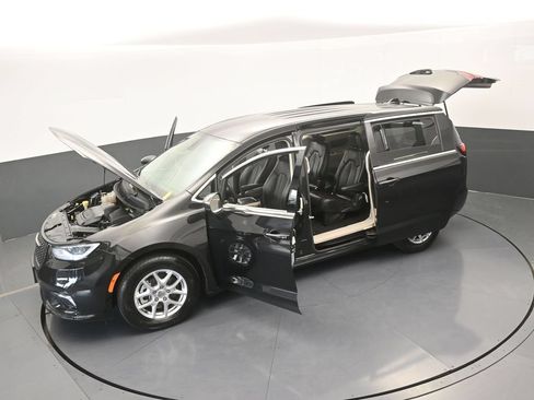 Used 2023 Chrysler Pacifica Touring-L FWD image 62