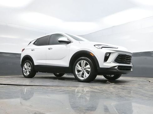 Used 2025 Buick Encore GX Preferred AWD/4WD image 44