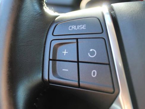 Used 2016 Volvo XC70 T5 Premier w/ Proximity Package image 18