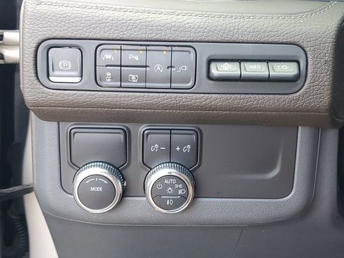 Used 2022 GMC Yukon Denali RWD image 21