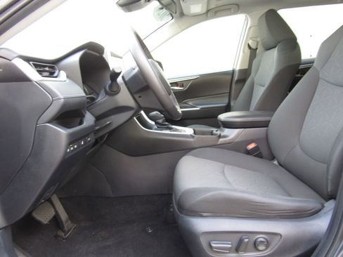 Used 2024 Toyota RAV4 XLE w/ Convenience Package image 10