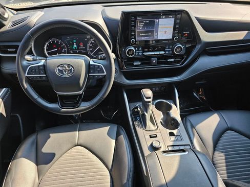 Used 2022 Toyota Highlander XSE AWD/4WD image 19