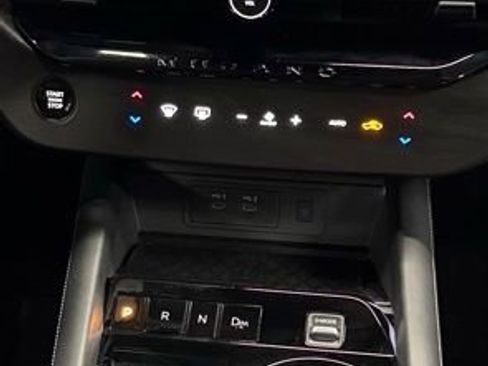 Used 2025 Nissan Murano SL AWD/4WD image 17