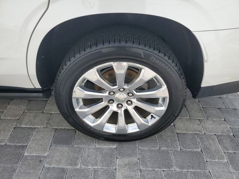 Used 2021 Chevrolet Tahoe Premier w/ Premium Package RWD image 7