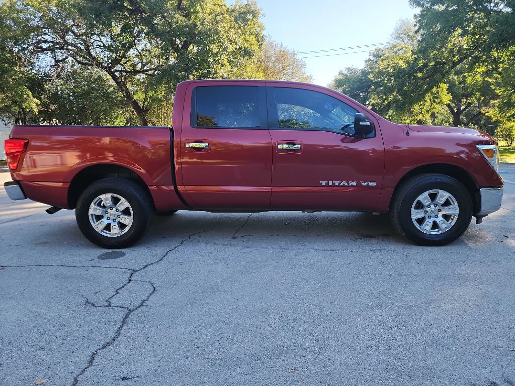 Used 2019 Nissan Titan SV AWD/4WD image 10