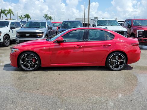 Used 2022 Alfa Romeo Giulia Ti w/ Active Assist Plus Package RWD image 9