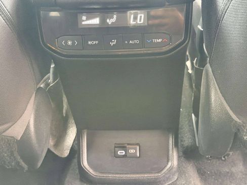 Used 2023 Toyota Highlander L FWD image 33