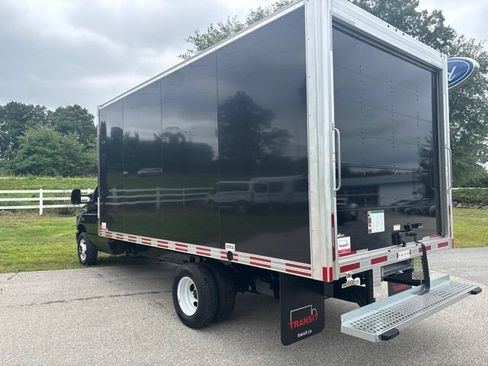 Used 2027 Ford E-450 and Econoline 450 Super Duty w/ Interior Upgrade Package RWD image 7