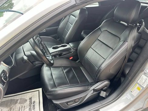 Used 2022 Ford Mustang Premium RWD image 9