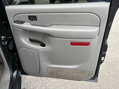 Used 2005 Chevrolet Avalanche Z71 w/ Preferred Equipment Group image 35