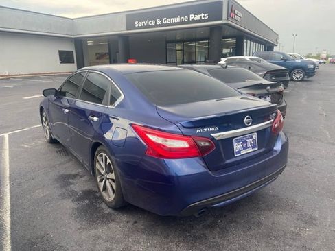 Used 2017 Nissan Altima 2.5 SR FWD image 6