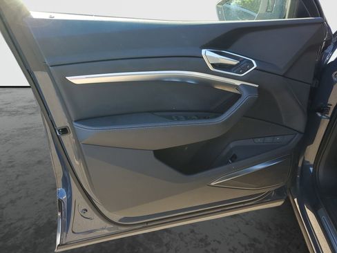 Used 2024 Audi Q8 e-tron Premium Plus image 19