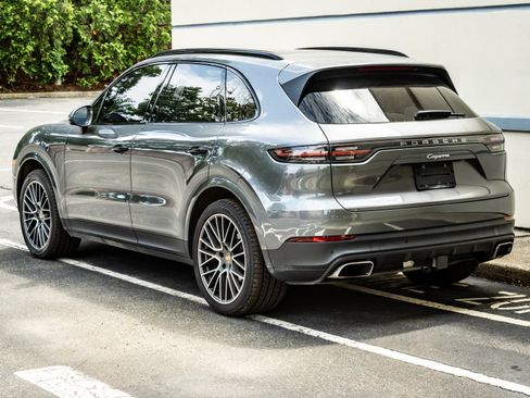 Used 2023 Porsche Cayenne AWD/4WD image 5