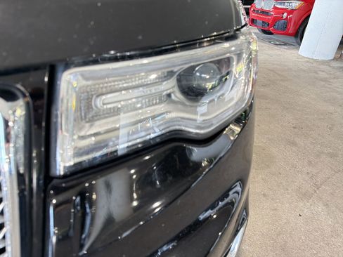 Used 2019 Jeep Grand Cherokee Overland AWD/4WD image 10