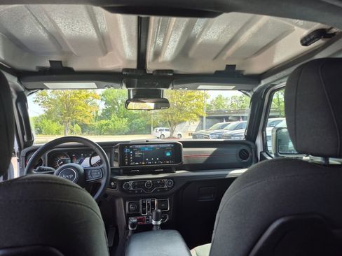 Used 2024 Jeep Wrangler Unlimited Rubicon image 11