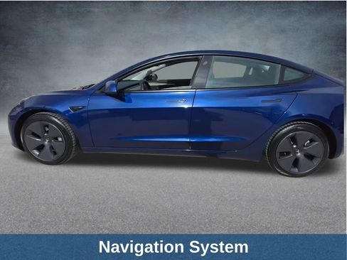 Used 2023 Tesla Model 3 Standard Range image 3
