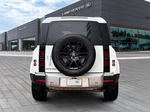 Used 2025 Land Rover Defender 110 S image 4