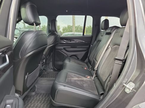 Used 2023 Jeep Grand Cherokee Altitude AWD/4WD image 16