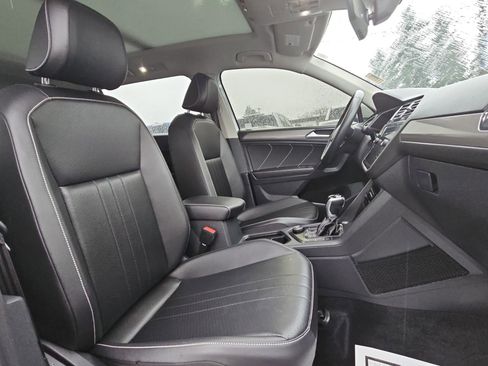 Used 2022 Volkswagen Tiguan SE image 30