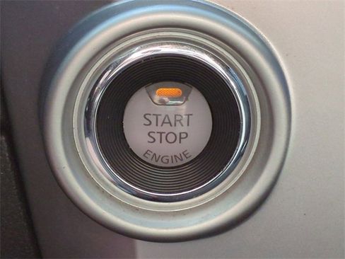 Used 2019 Nissan Titan SV image 26