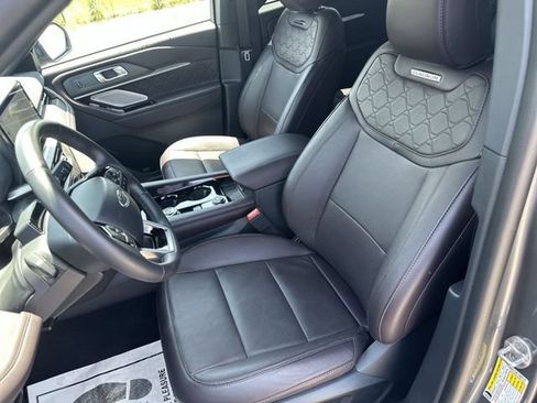 Used 2025 Ford Explorer Platinum w/ LUX Leather Package AWD/4WD image 15