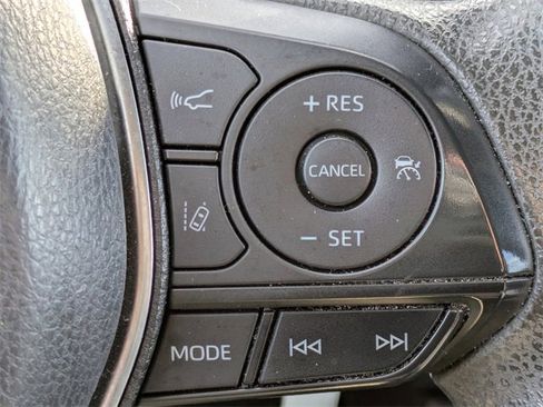 Used 2018 Toyota Camry LE image 22