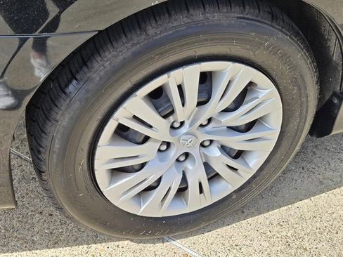 Used 2012 Toyota Camry LE image 8