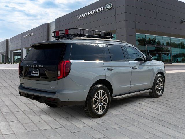 Used 2025 Ford Expedition Active RWD image 5