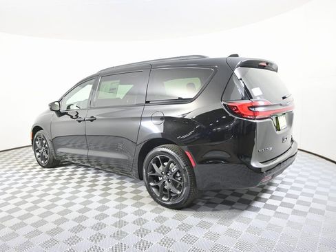 New 2026 Chrysler Pacifica Limited w/ S Appearance Package AWD/4WD image 4