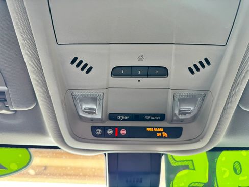 Used 2020 GMC Terrain SLT w/ Preferred Package image 17