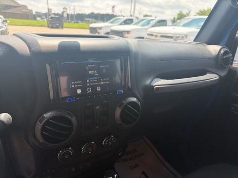 Used 2015 Jeep Wrangler Unlimited Sport w/ Quick Order Package 24S AWD/4WD image 20