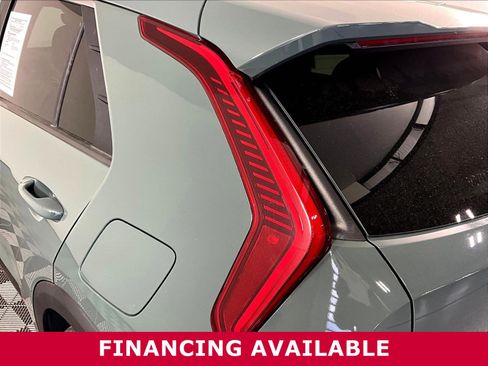 Used 2023 Kia Niro EX FWD image 21