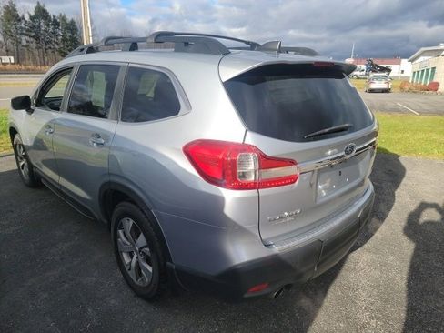 Used 2019 Subaru Ascent Premium image 3