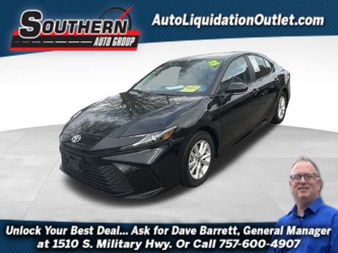 Used 2025 Toyota Camry LE image 1