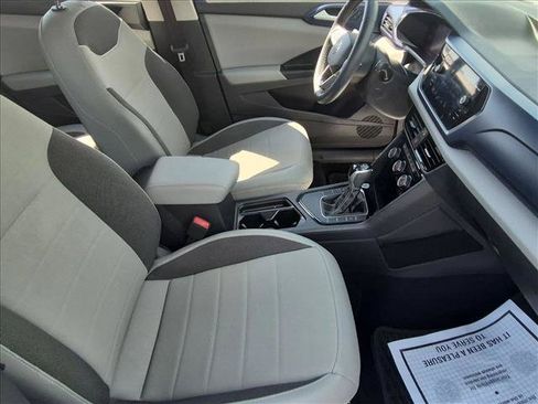 Used 2023 Volkswagen Taos SE w/ Panoramic Sunroof Package FWD image 20
