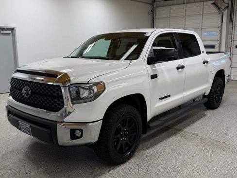 Used 2021 Toyota Tundra SR5 w/ SR5 Leather Package image 8