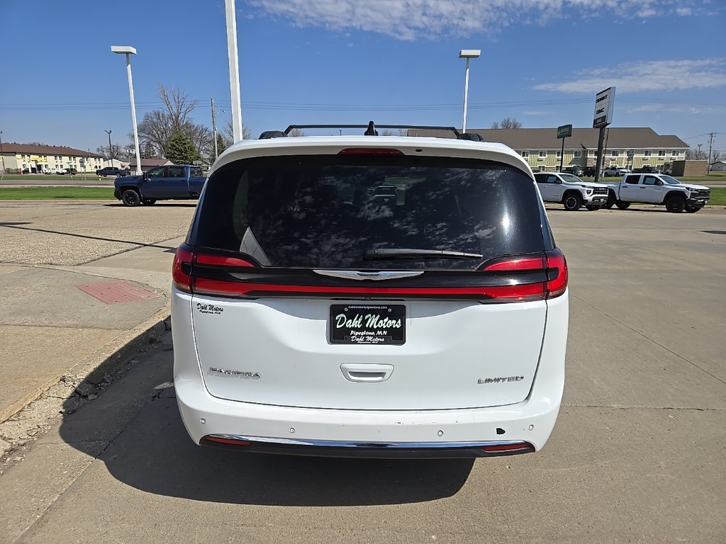 Used 2023 Chrysler Pacifica Limited FWD image 8