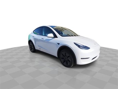 Used 2025 Tesla Model Y Long Range image 2