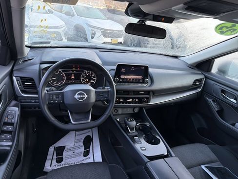 Used 2025 Nissan Rogue SV image 14