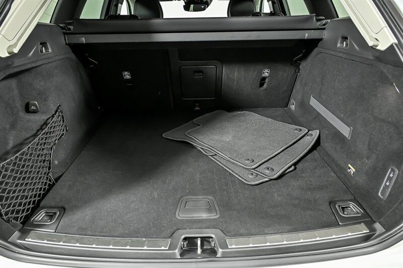 Used 2019 Volvo XC60 T6 Momentum w/ Multimedia Package AWD/4WD image 11