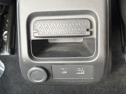 Used 2023 Nissan Ariya FWD image 21