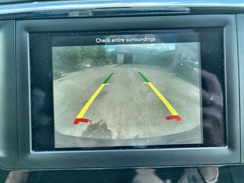 Used 2018 Chrysler Pacifica Touring-L FWD image 25